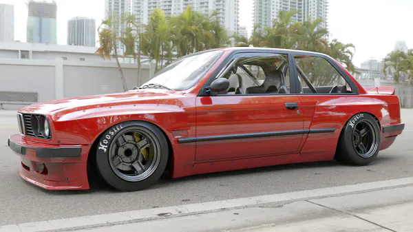      Pandem BMW E30 V1 med duckbill